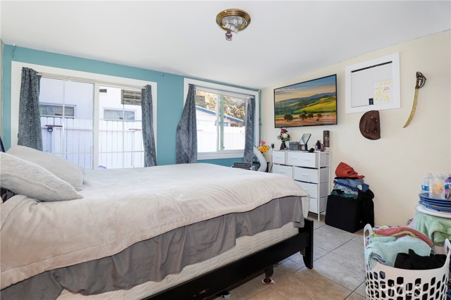 7545 White Oak Avenue, Reseda CA: https://media.crmls.org/medias/f70ddc97-8fda-4a2b-9198-6e0e76f55882.jpg