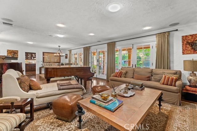 Detail Gallery Image 10 of 35 For 1138 Coldwater Canyon Dr, Beverly Hills,  CA 90210 - 5 Beds | 5 Baths