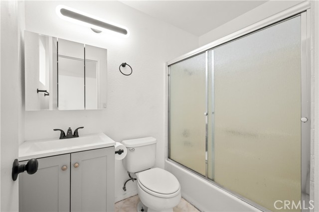 Detail Gallery Image 21 of 39 For 2343 E 17th #202,  Long Beach,  CA 90804 - 2 Beds | 2 Baths