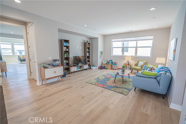 27871 Screenplay Place, Valencia CA: https://media.crmls.org/medias/f70e1c32-a555-45bf-b7fd-096970ea25dd.jpg