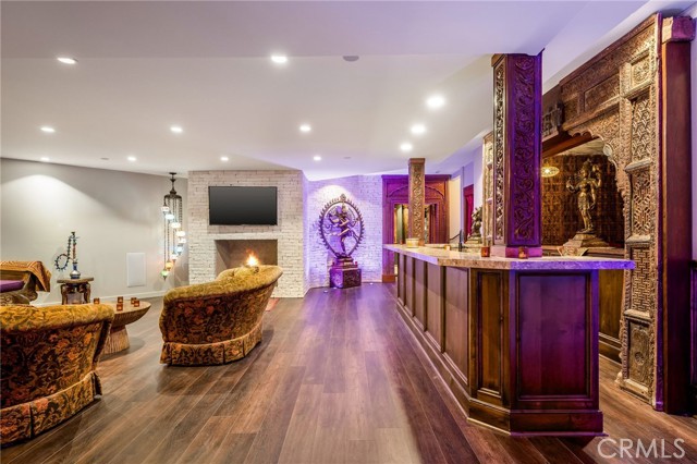 215 S Poinsettia Avenue, Manhattan Beach CA: https://media.crmls.org/medias/f70e5317-bc9e-47df-b671-bbb7e96d6fe2.jpg