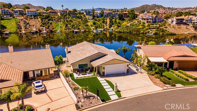 Detail Gallery Image 3 of 71 For 22601 Blue Teal, Canyon Lake,  CA 92587 - 3 Beds | 2/2 Baths