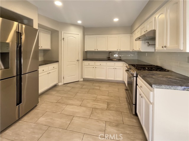 Detail Gallery Image 7 of 22 For 272 Manzanita Ln, Thousand Oaks,  CA 91361 - 4 Beds | 3 Baths