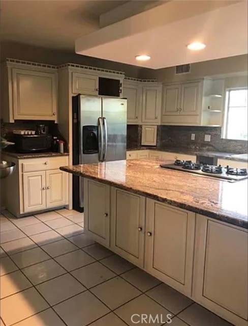 Detail Gallery Image 10 of 60 For 5224 Woodlake, Woodland Hills,  CA 91367 - 4 Beds | 3/1 Baths