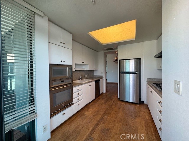 10490 Wilshire Boulevard, Los Angeles CA: https://media.crmls.org/medias/f7109160-98d4-40eb-a1fb-739b0c97239b.jpg