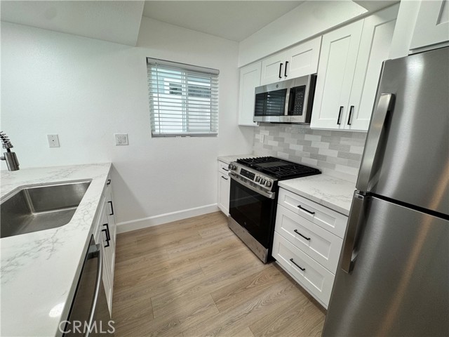 Detail Gallery Image 3 of 14 For 122 46th St a,  Newport Beach,  CA 92663 - 3 Beds | 2 Baths