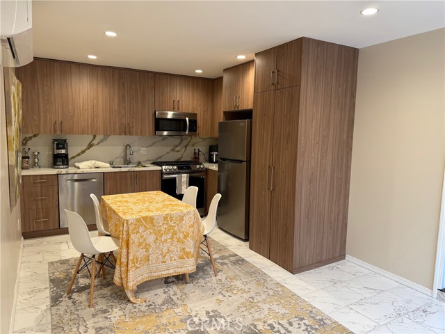 Detail Gallery Image 4 of 11 For 20625 Tuba St, Chatsworth,  CA 91311 - 1 Beds | 1 Baths