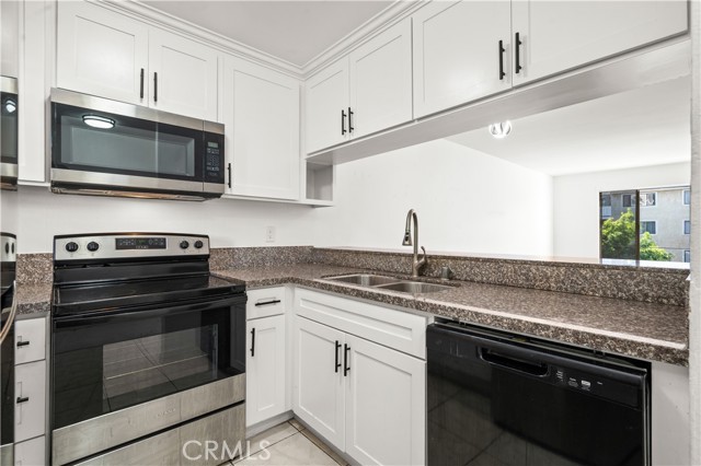 Detail Gallery Image 4 of 39 For 2343 E 17th #202,  Long Beach,  CA 90804 - 2 Beds | 2 Baths