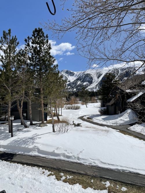 https://media.crmls.org/medias/f7111597-6dfd-434b-ba0f-342997dd1f44.jpg?preset=X-Large