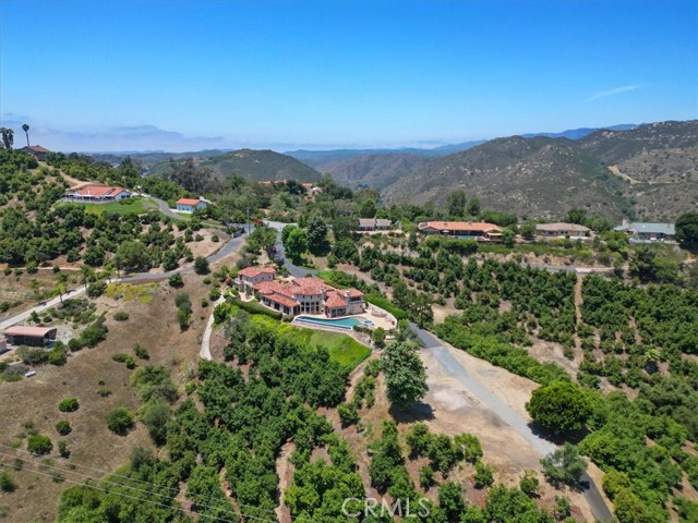 1917 Santa Margarita Drive, Fallbrook CA: https://media.crmls.org/medias/f7117b61-7eac-46c3-8aad-5d145456dc89.jpg