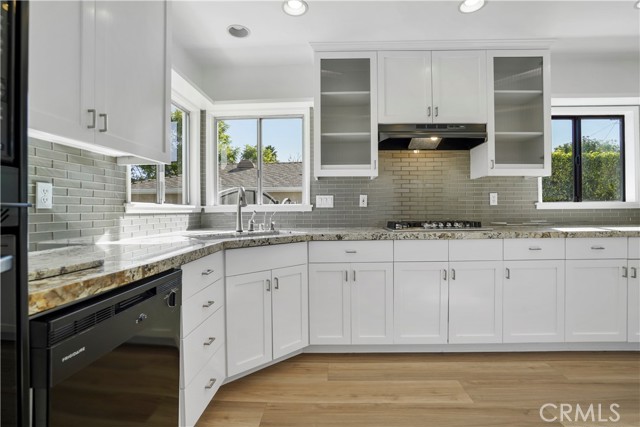 Detail Gallery Image 7 of 27 For 4615 Sunnyslope Ave, Sherman Oaks,  CA 91423 - 2 Beds | 2 Baths