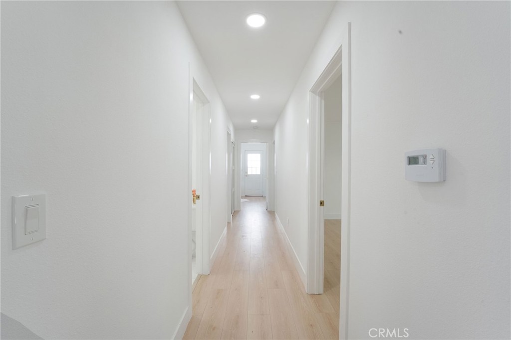 https://media.crmls.org/medias/f7169fd9-a066-41e2-991e-7e2e53a27697.jpg?preset=X-Large