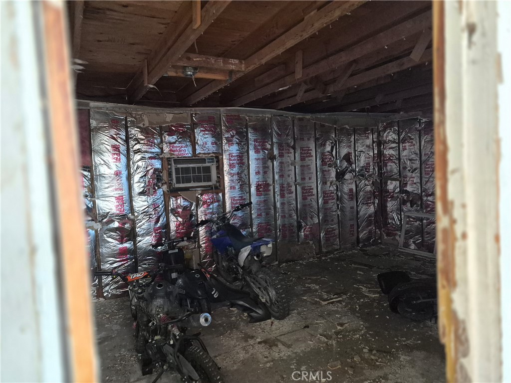 https://media.crmls.org/medias/f716b10d-84a1-423a-b160-17453caea86b.jpg?preset=X-Large