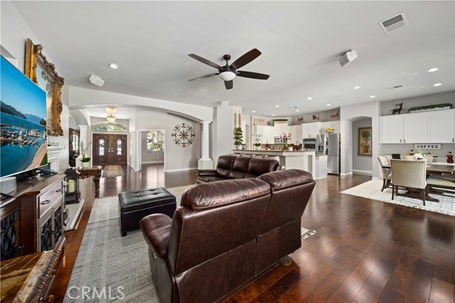9403 Big Bear Lake Court, Bakersfield CA: https://media.crmls.org/medias/f717c8ca-fef9-4783-b3ee-c96619526189.jpg