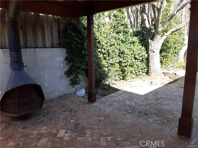 Detail Gallery Image 2 of 12 For 4827 Mendota Ave, Los Angeles,  CA 90042 - 2 Beds | 1 Baths