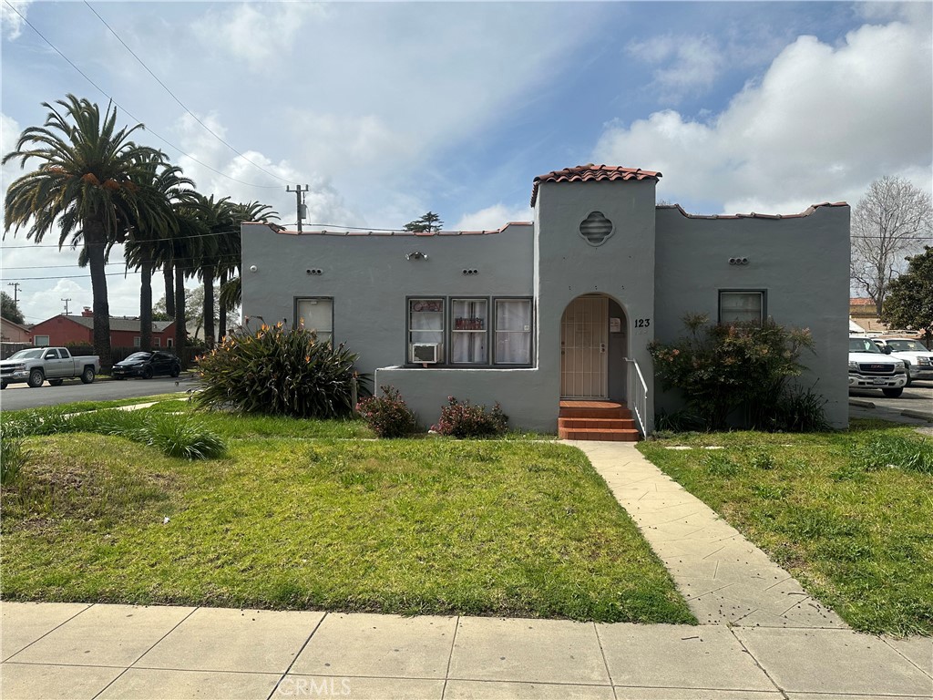 123 S College Drive, Santa Maria, CA 93454