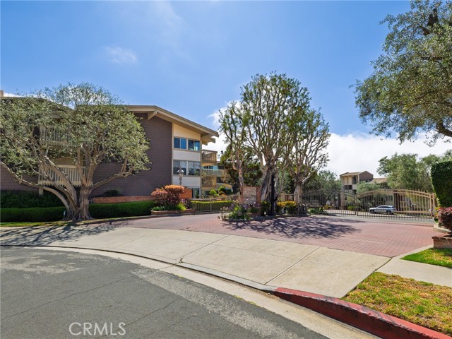 6526 Ocean Crest Drive, Rancho Palos Verdes CA: https://media.crmls.org/medias/f719cc6e-d345-4f17-8d25-d3f32c7855c4.jpg