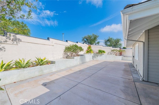 Detail Gallery Image 3 of 39 For 820 Gardenia, Corona Del Mar,  CA 92625 - 2 Beds | 2 Baths