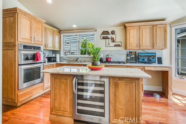 32 Malaga Place, Manhattan Beach, California 90266, 2 Bedrooms Bedrooms, ,1 BathroomBathrooms,Residential,Sold,Malaga,SB17034597