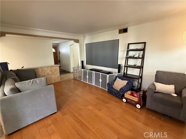 Detail Gallery Image 10 of 12 For 22601 Iris, Torrance,  CA 90505 - 3 Beds | 3 Baths