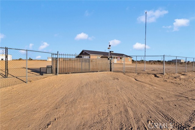 Detail Gallery Image 4 of 46 For 32461 Prairie, Barstow,  CA 92311 - 3 Beds | 2 Baths