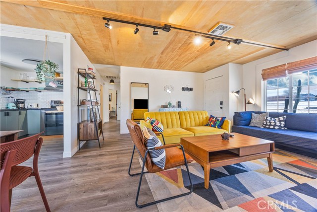 Detail Gallery Image 5 of 22 For 6123 Scenic, Joshua Tree,  CA 92252 - 3 Beds | 1 Baths