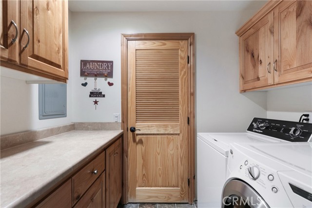 781 Brentwood Drive, Lake Arrowhead CA: https://media.crmls.org/medias/f71c2ee1-97ad-4aeb-8b5c-737e9816b442.jpg