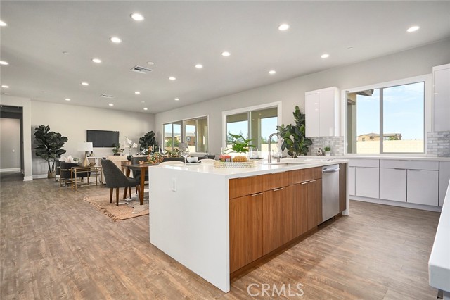 Detail Gallery Image 3 of 16 For 19396 Earth Summit, Apple Valley,  CA 92308 - 4 Beds | 3/1 Baths