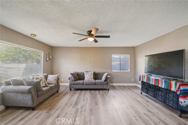 Detail Gallery Image 4 of 17 For 385 E 17th St, San Bernardino,  CA 92404 - 3 Beds | 1 Baths