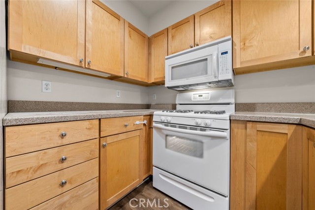 Detail Gallery Image 15 of 35 For 112 S Roosevelt Ave #102,  Pasadena,  CA 91107 - 3 Beds | 2/1 Baths