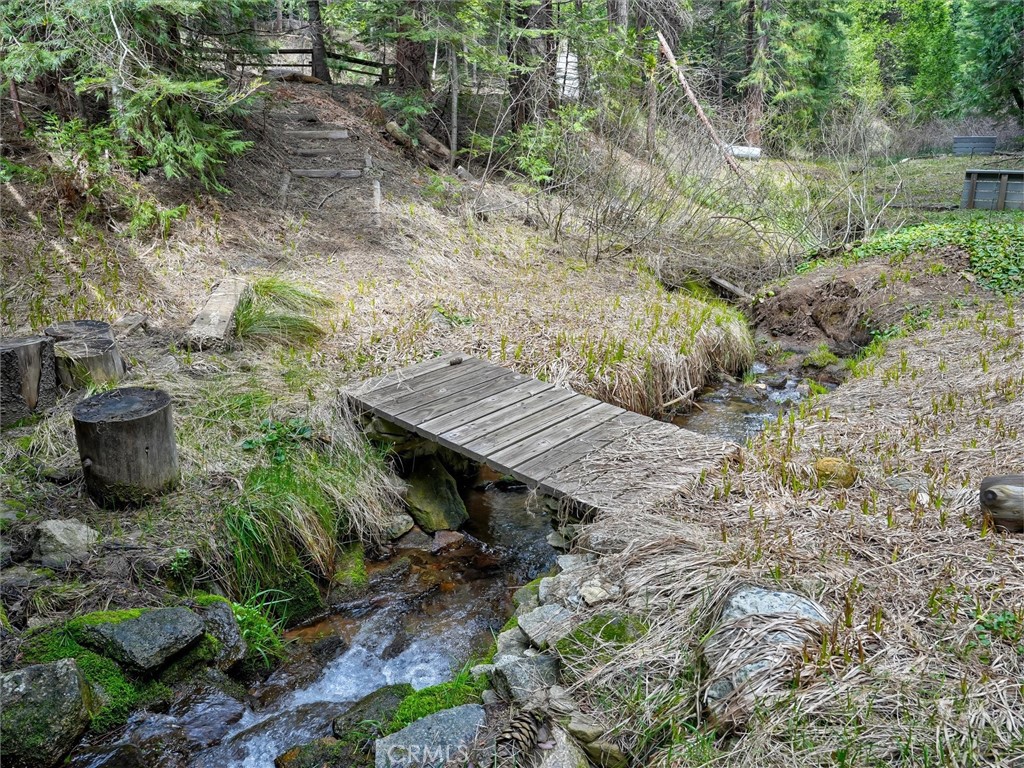 https://media.crmls.org/medias/f71cf164-8968-4fc0-9af0-eeba5a32633a.jpg?preset=X-Large