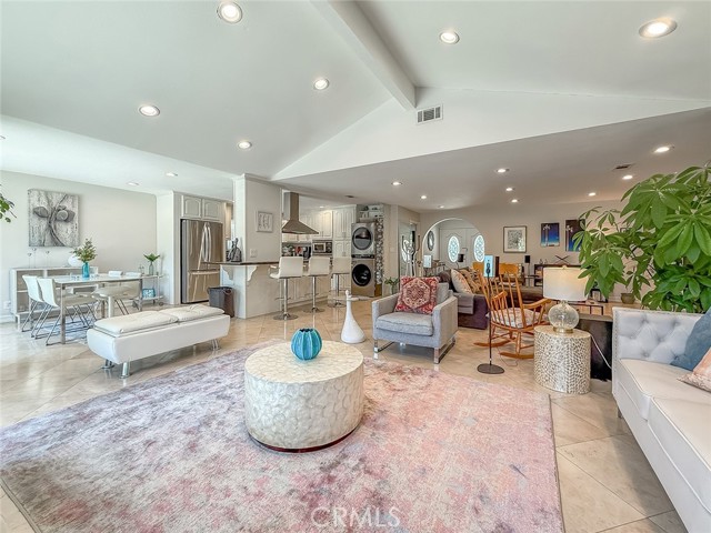 24017 Sylvan Street, Woodland Hills CA: https://media.crmls.org/medias/f71df261-ef20-4787-90d5-94e293155527.jpg