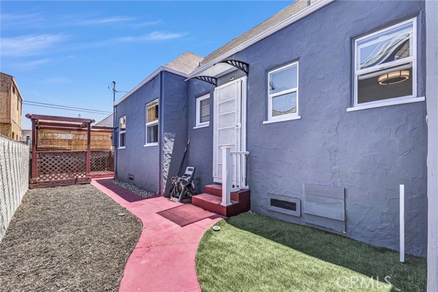 2850 S Norton Ave, Los Angeles CA: https://media.crmls.org/medias/f71e211a-129d-4242-830f-f8c1922d6d30.jpg