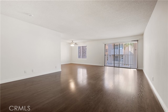 433 S Manhattan, Los Angeles CA: https://media.crmls.org/medias/f71e3049-fff6-46db-9b6b-334902e337e5.jpg