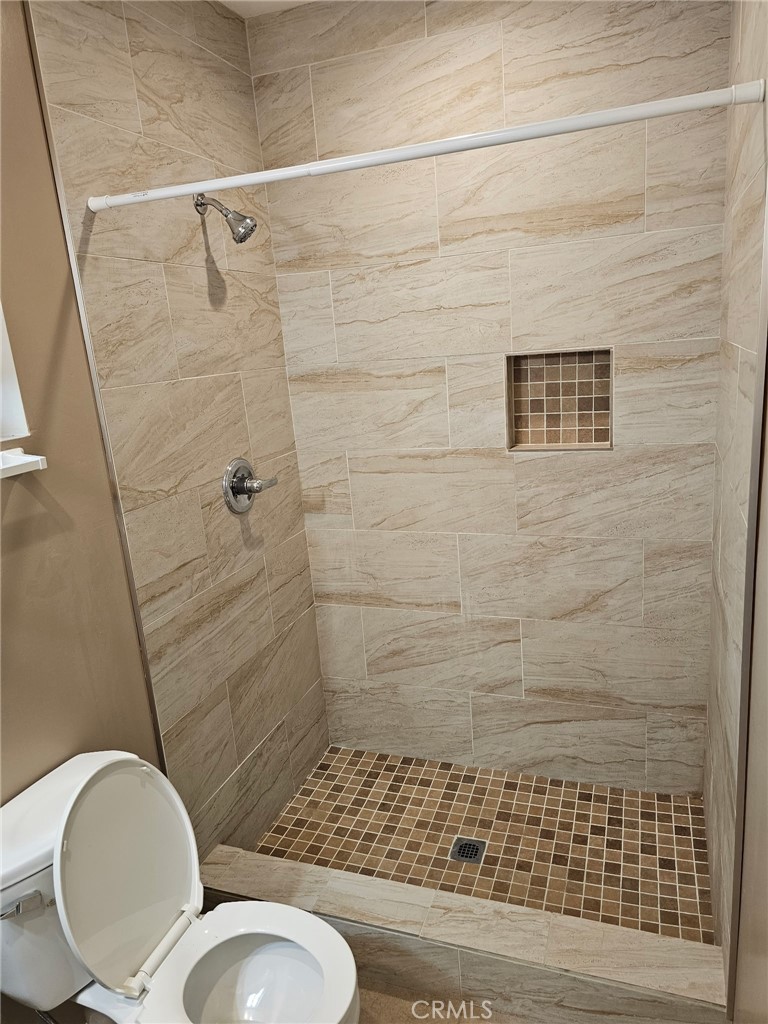 https://media.crmls.org/medias/f71fa9b6-a2ad-4a2b-9942-3f6e4566cf6c.jpg?preset=X-Large