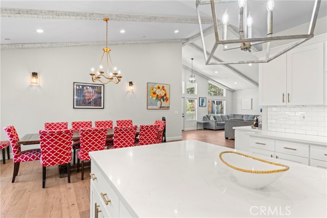 Detail Gallery Image 14 of 44 For 374 Mountainaire Ln, Big Bear Lake,  CA 92315 - 4 Beds | 3 Baths