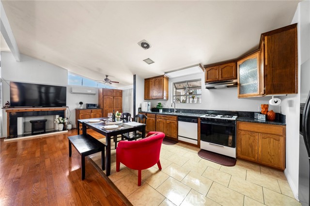 Detail Gallery Image 6 of 39 For 18022 Ardath, Torrance,  CA 90504 - 3 Beds | 2 Baths