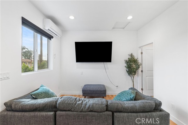 Detail Gallery Image 17 of 29 For 10290 Montevista, Montclair,  CA 91763 - 5 Beds | 3 Baths