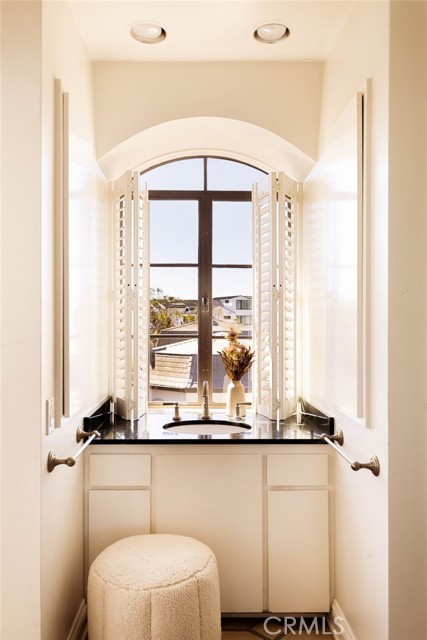 Image 30 of 42 For 2116 Balboa Boulevard