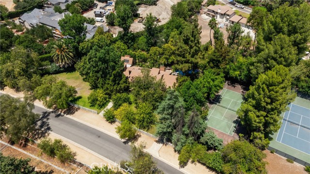 24865 Long Valley Road, Hidden Hills CA: https://media.crmls.org/medias/f722d995-a309-4d60-865f-da18ca43f444.jpg