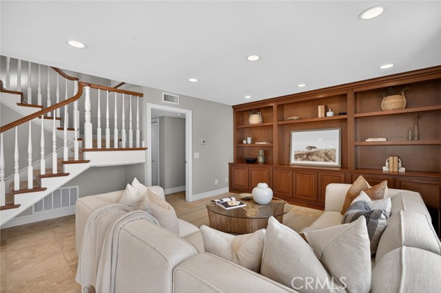 Detail Gallery Image 26 of 53 For 969 Azalea Dr, Costa Mesa,  CA 92626 - 5 Beds | 3 Baths