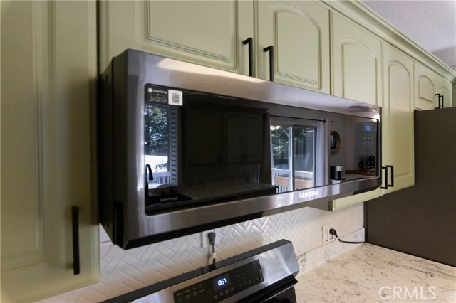 Detail Gallery Image 9 of 54 For 31805 Luring Pines Dr, Running Springs,  CA 92382 - 3 Beds | 3 Baths