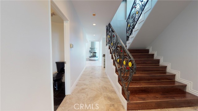 22500 N Summit Ridge Circle, Chatsworth CA: https://media.crmls.org/medias/f7244952-100c-4e13-9ed5-74b3efdb5653.jpg