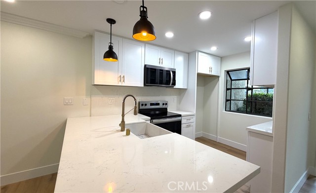 Front Image Thumbnail for CROC26040243