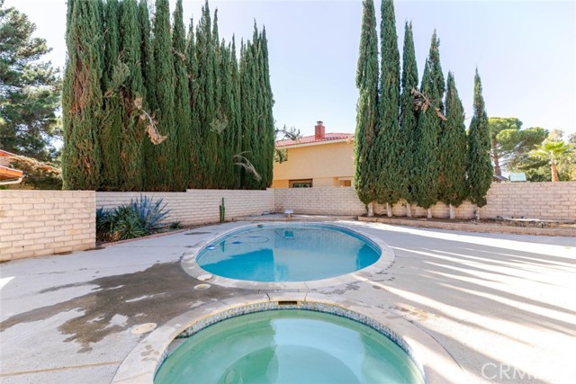 310 Susan Court, Palmdale CA: https://media.crmls.org/medias/f724eb7b-4b4e-4b1b-8698-ed5903489a43.jpg