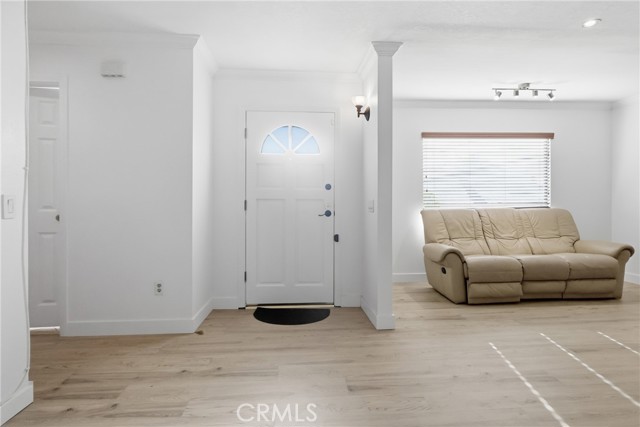 Detail Gallery Image 5 of 26 For 105 N El Molino St #E,  Alhambra,  CA 91801 - 2 Beds | 2/1 Baths