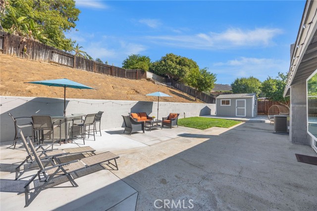 5828 Quiroz, Jurupa Valley CA: https://media.crmls.org/medias/f726c998-26e1-4dcb-8e3a-7fc2635defe4.jpg