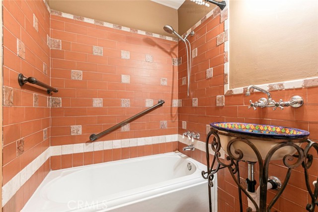 10630 Samoa Avenue, Tujunga CA: https://media.crmls.org/medias/f726f5b5-a9f7-40d9-84dc-347f1103eb61.jpg
