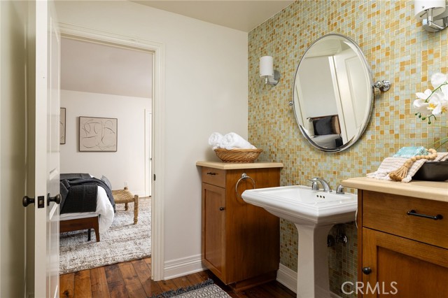 633 Rockford Road, Corona del Mar CA: https://media.crmls.org/medias/f7275470-9d8b-42ec-828e-2c996296f5aa.jpg