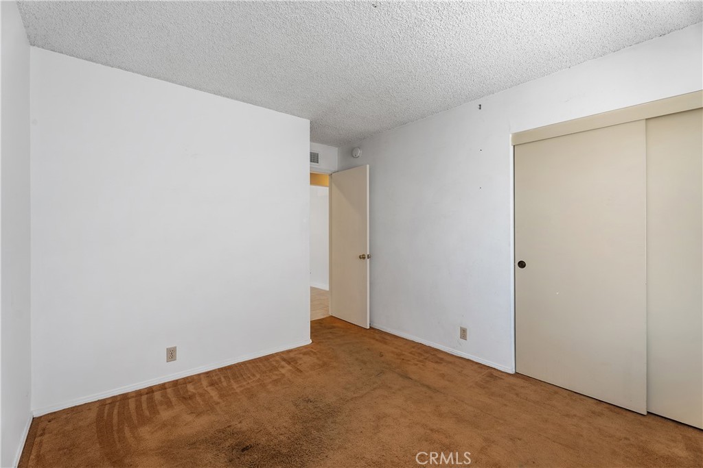 https://media.crmls.org/medias/f7278533-b64e-4e3d-9e20-65979da2323e.jpg?preset=X-Large